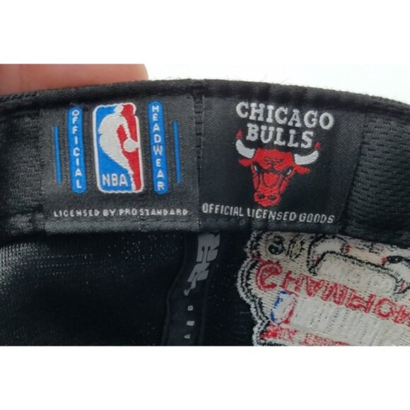 Chicago Bulls Six Time NBA Finals Champions Pro Standard Black Snapback Hat Cap - Picture 14 of 16